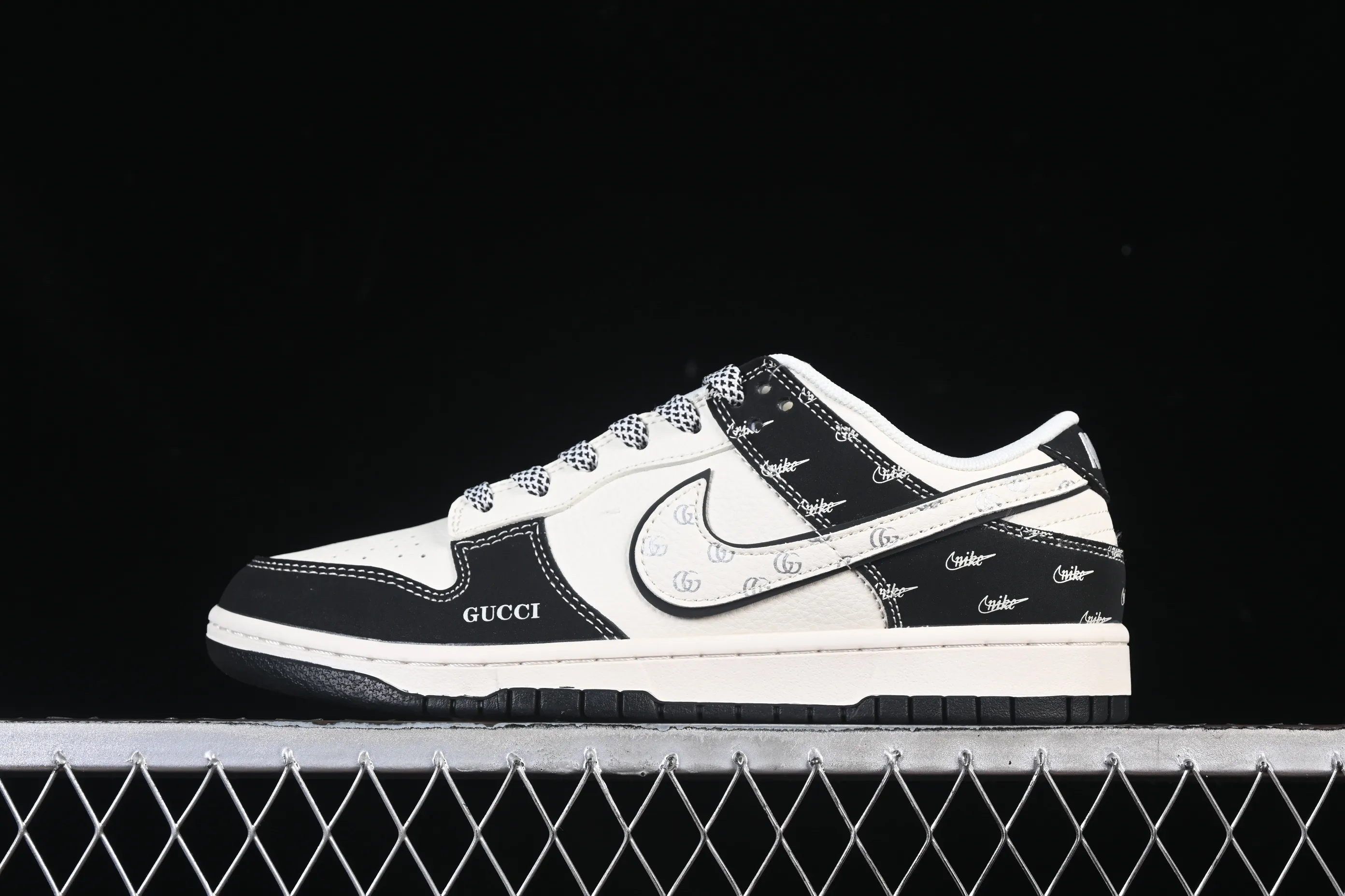 All categories Nk SB Dunk Series Nk SB Dunk Low High-end customized low-top sneakers Nike SB Dunk Low Gucci co-branded Black and White Panda Anniversary high-end customized low-top casual sneakers JP1628-021